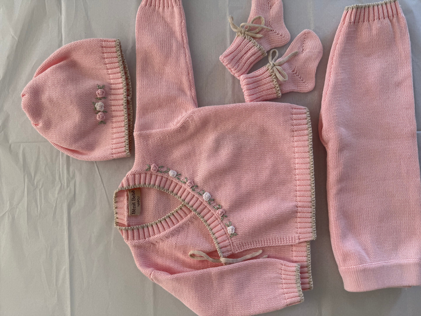 Set Neonato 4 Pezzi in Maglia di Cotone - Dettagli Floreali