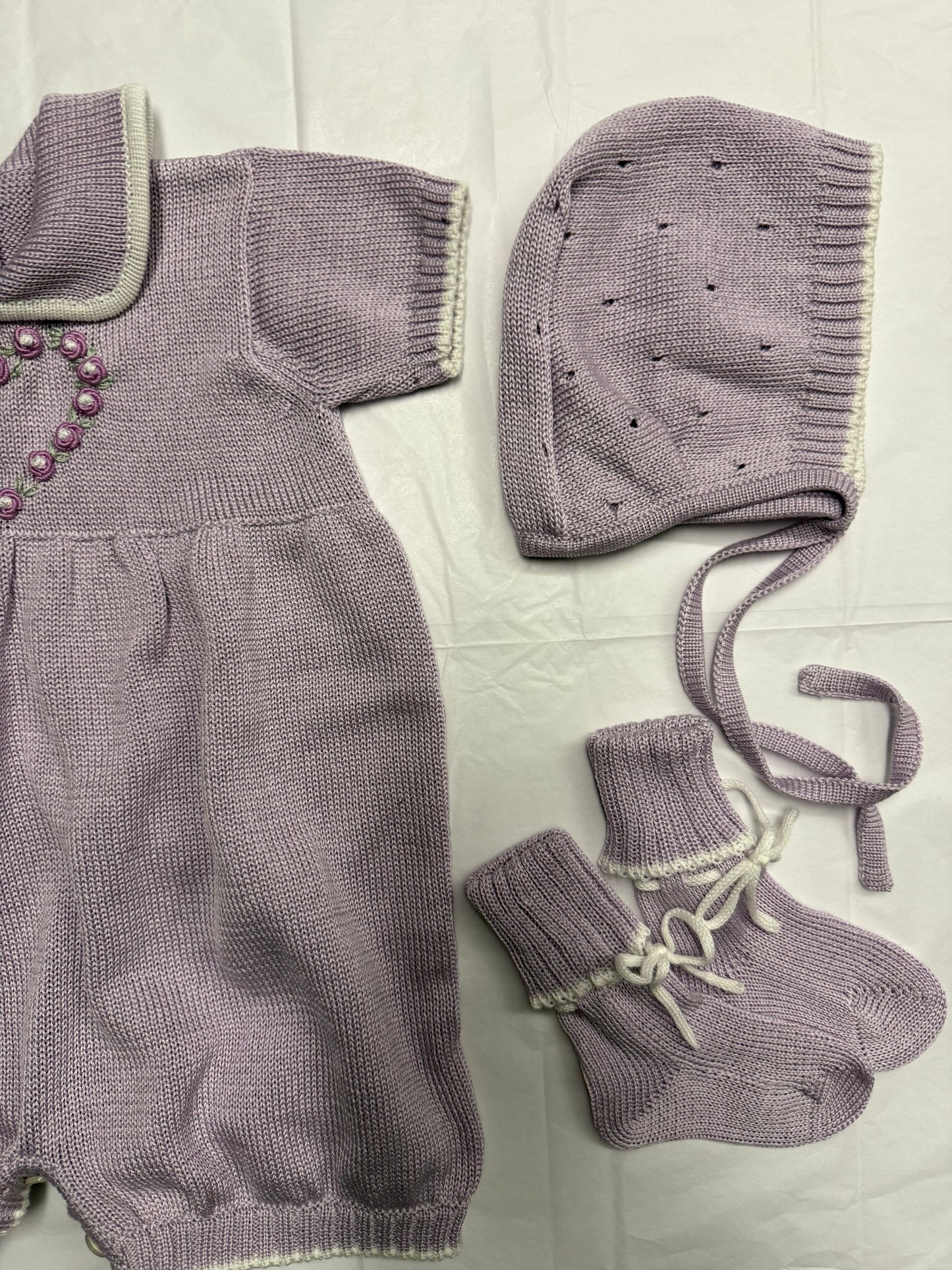 Mavi Set Neonato in Maglia di Cotone - Tutina, Cuffietta e Calzini - Lilla Vintage con Dettaglio Cuore