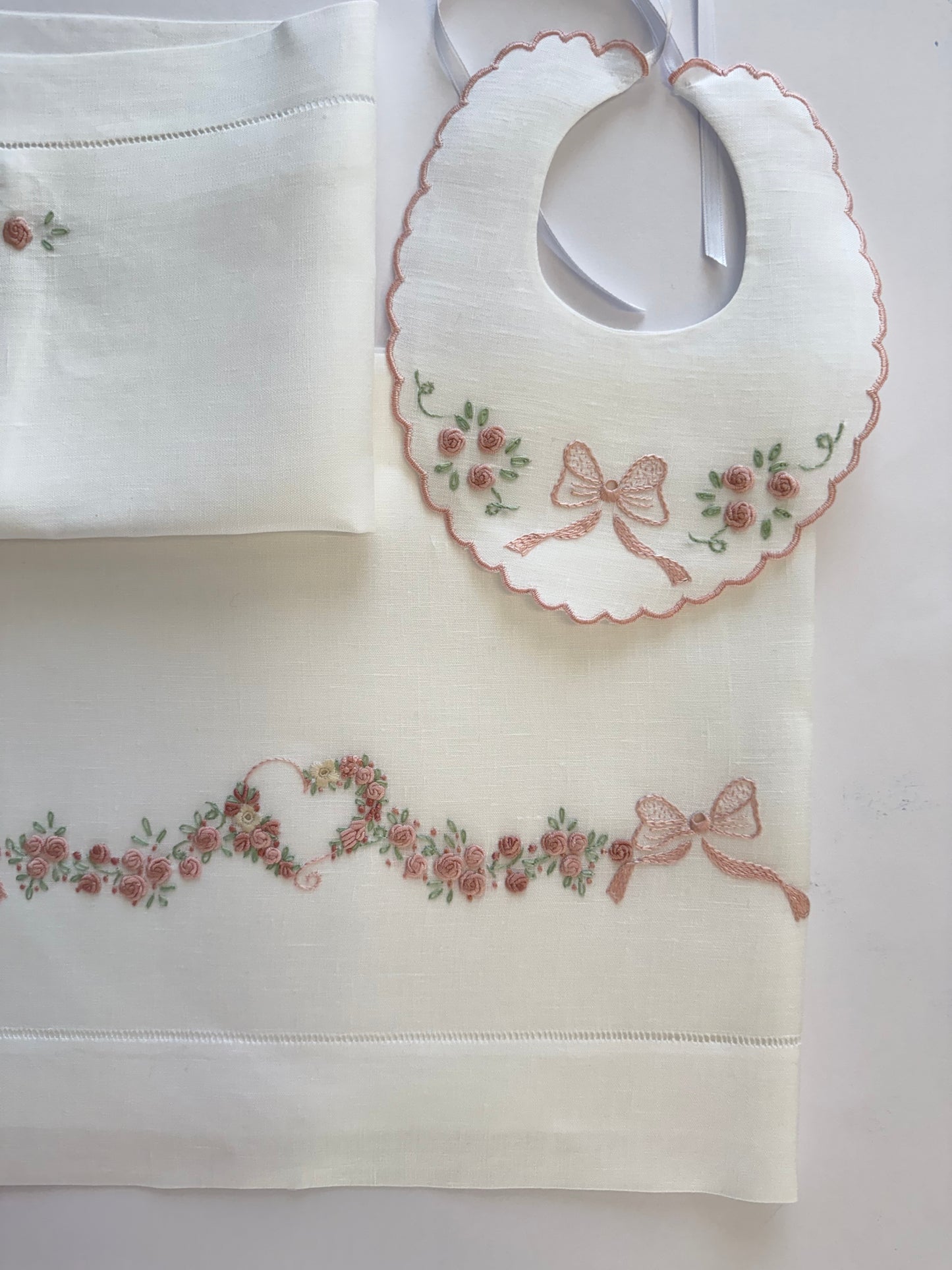 Lenzuola in Puro Lino - Eleganza Naturale per Sogni Sereni