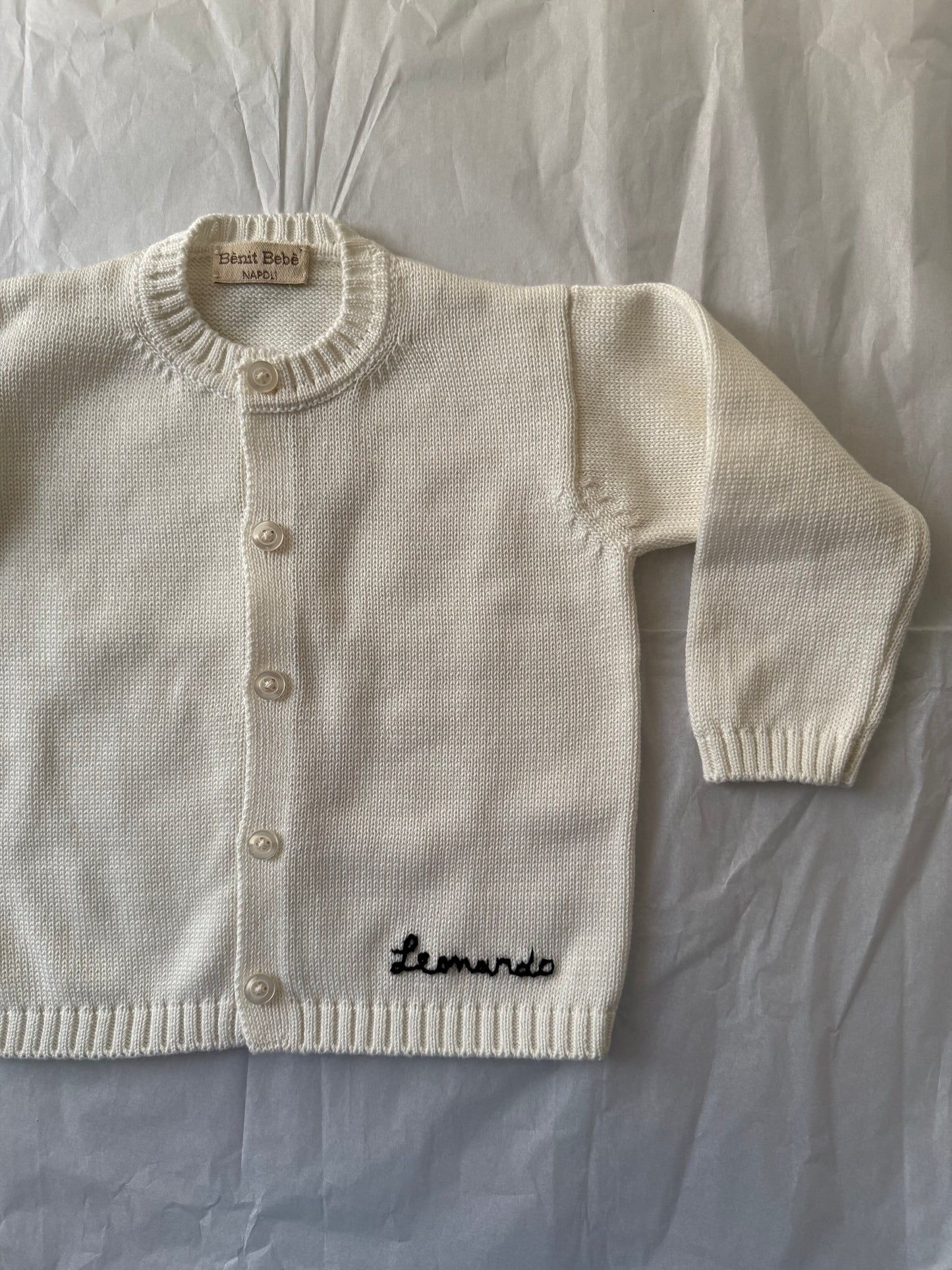 Cardigan Bianco Personalizzabile - Un Abbraccio di Morbidezza