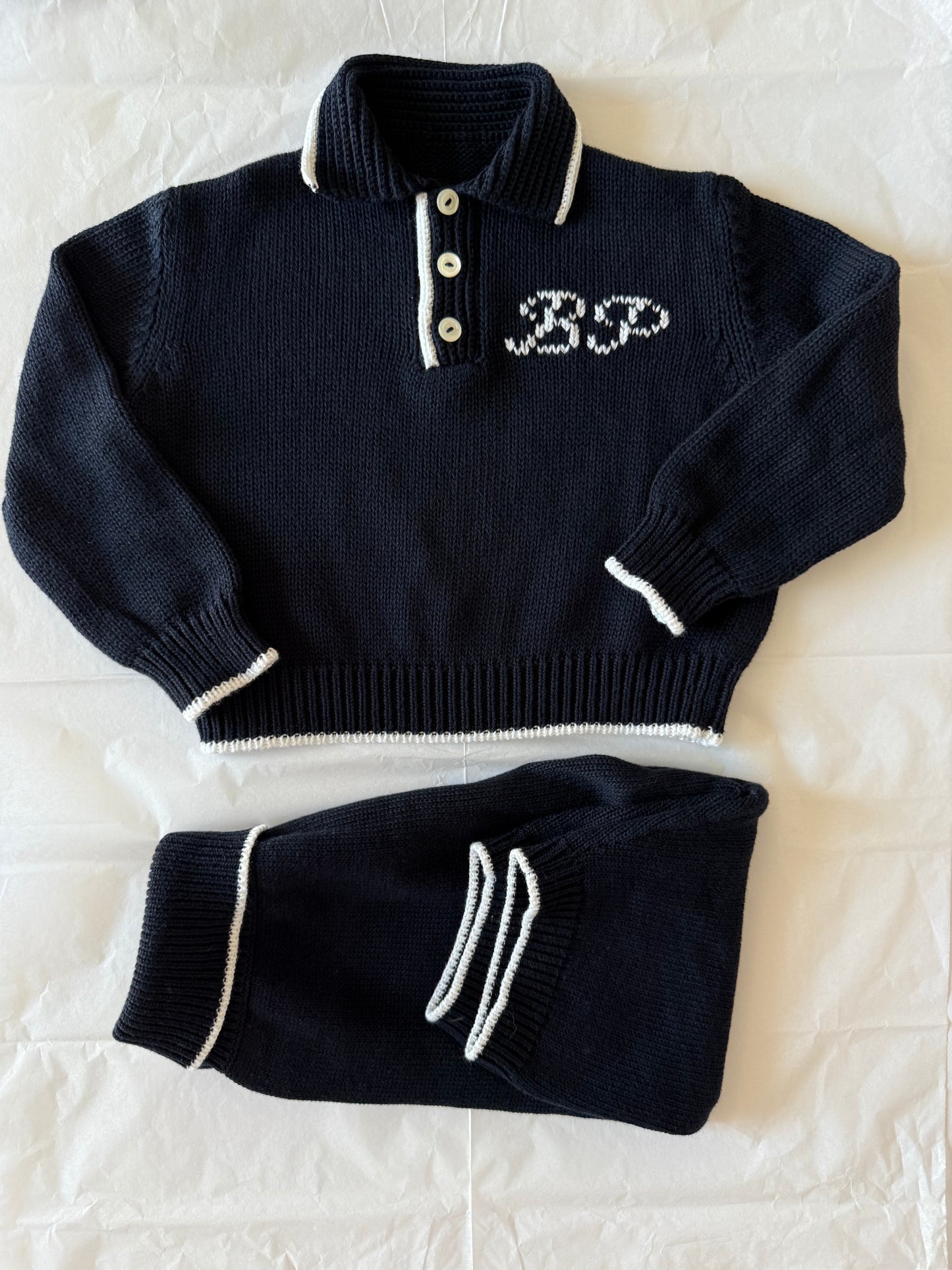 Completo in Puro Cotone - Maglia Polo e Pantalone - Blu Navy con Dettagli Bianchi - Ricamato Punto Maglia