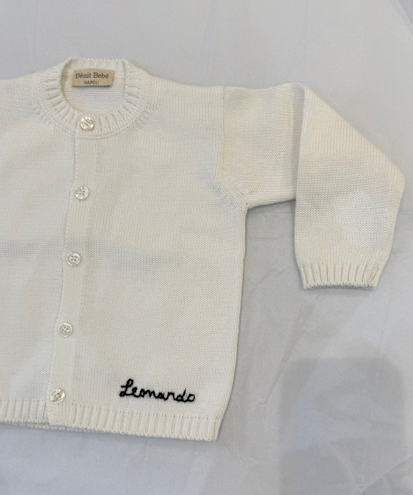 Cardigan Bianco Personalizzabile - Un Abbraccio di Morbidezza